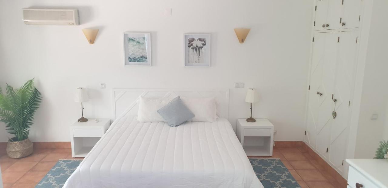 Apartment Vila Mos In Porto Mos Beach Lagos Exterior photo
